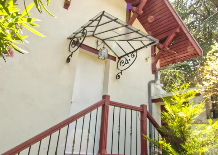 מלון דירות La Petite Maison 3*
